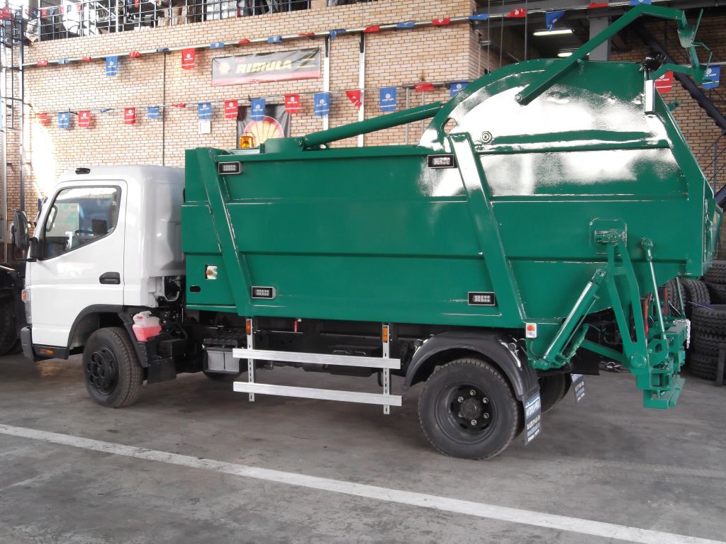 Мусоровоз HM 8 MONO на шасси Mitsubishi FUSO CANTER